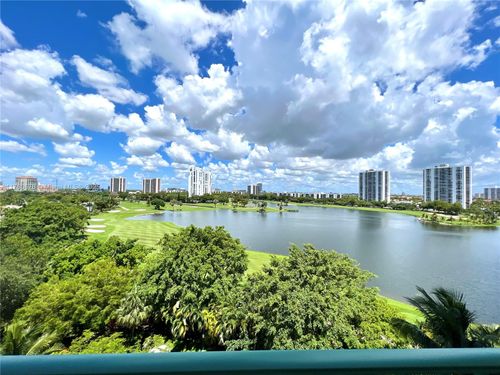 apt-806-20000 E Country Club Dr, Aventura, FL, 33180-3009 | Card Image