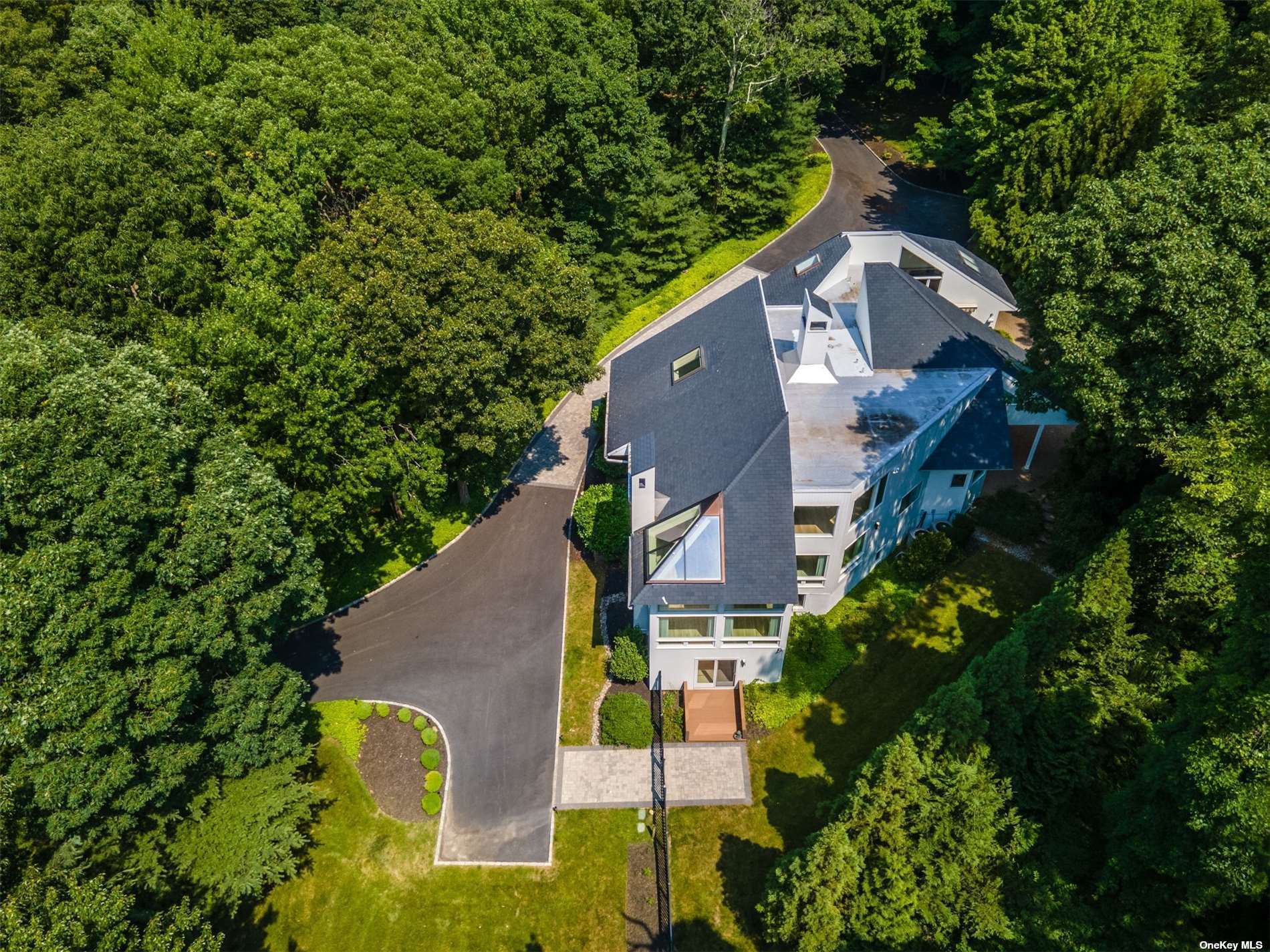Bell Cir, Port Jefferson, NY 11777
