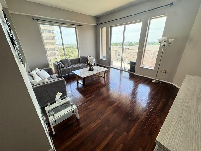Living Area | Image 15
