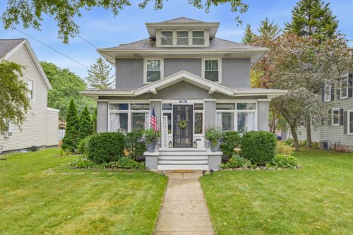 322 Grand Ave, Hartford, WI, 53027-1908 | Card Image