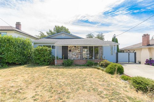 2817 Adelaide Ave, Victoria, BC, V9A2L3 | Card Image