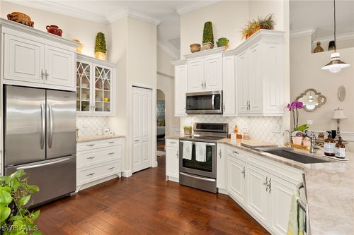 207 Glen Eagle Cir, NAPLES, FL, 34104-5716 | Card Image