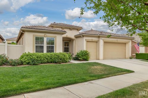 6211 Shelburne Dr, Bakersfield, CA, 93306-7944 | Card Image