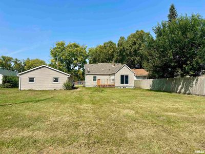 929 Dunnburr Street, House other with 2 bedrooms, 1 bathrooms and null parking in Camanche IA | Image 3