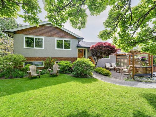 4725 Rosehill Rd, Victoria, BC, V8Z5N2 | Card Image