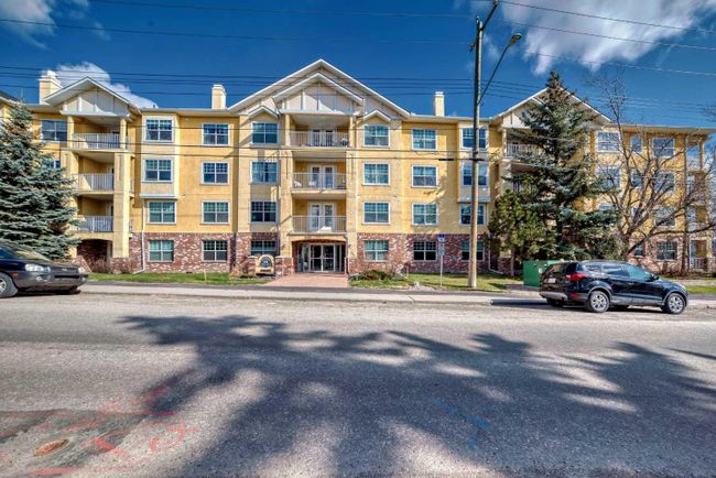 204 - 2212 34 Avenue Sw, Home with 2 bedrooms, 2 bathrooms and 1 parking in Calgary AB | Image 1