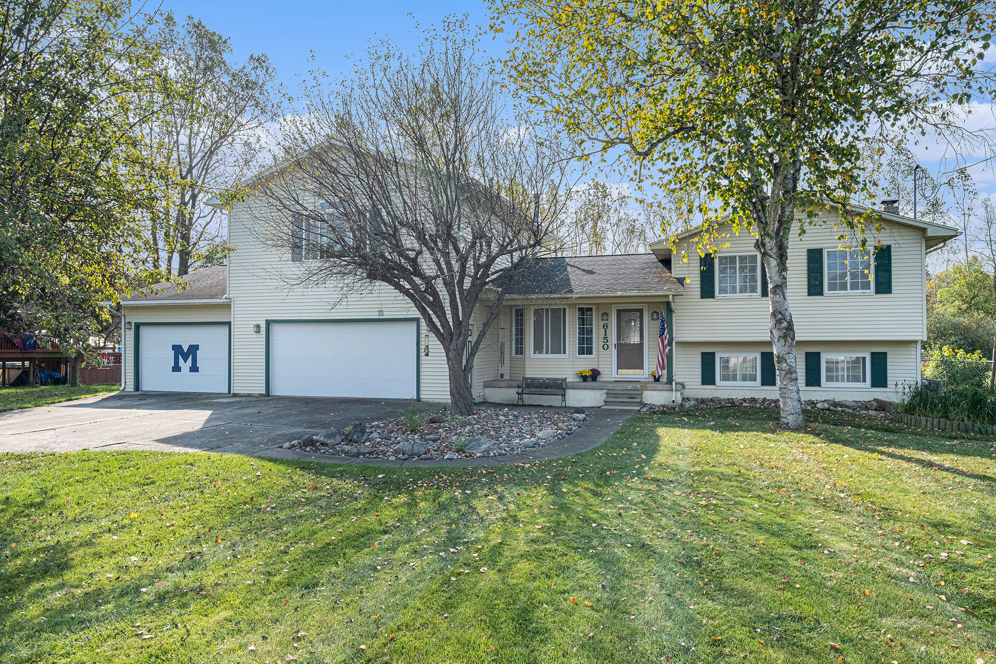Maple Ave, Grand Blanc, MI 48439