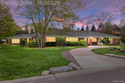 12959 Talbot Ln, Huntington Woods, MI, 48070-1049 | Card Image