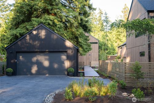 640 Park Ave Ne, Bainbridge Island, WA, 98110-2965 | Card Image