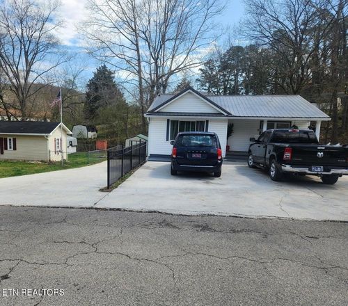 415 Baumgartner Rd, Harriman, TN, 37748-6917 | Card Image