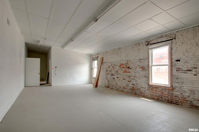 101 W Washington St, Home with 0 bedrooms, 0 bathrooms and null parking in Pittsfield IL | Image 12