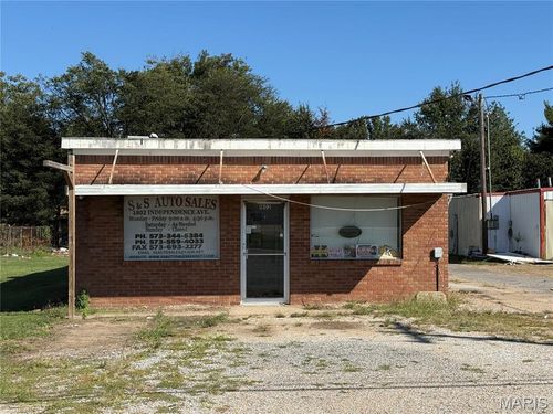 1802 Independence Ave, Kennett, MO, 63857-4135 | Card Image