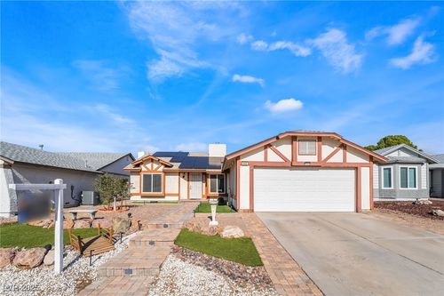 152 Emden Dr, Henderson, NV, 89015-5636 | Card Image