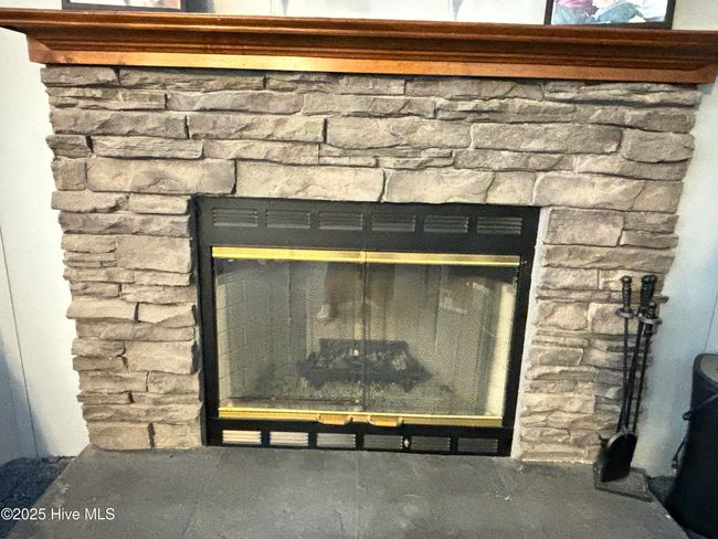 Wood burning fireplace - can be converted back to gas logs | Image 8