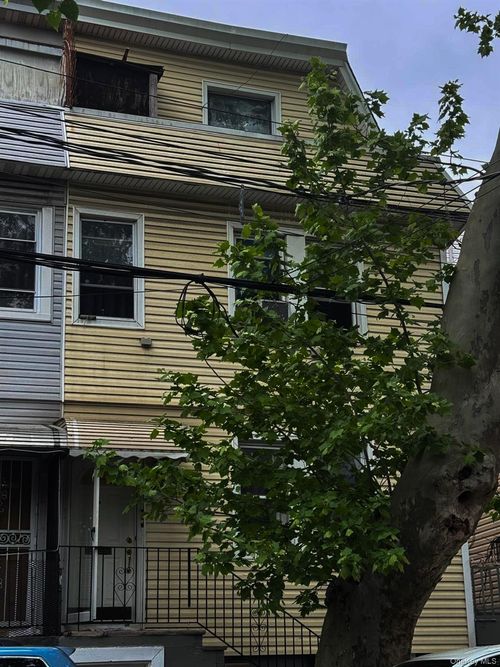 33 109th St, Corona, NY, 11368-1216 | Card Image