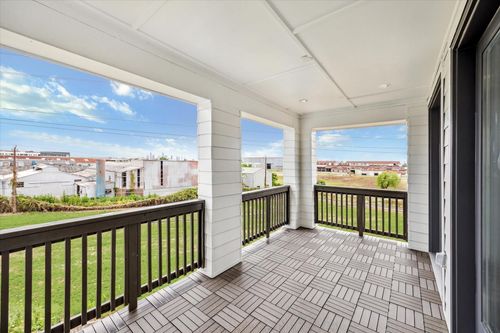 1006 Golden Nectar Ln, Houston, TX, 77008-4680 | Card Image