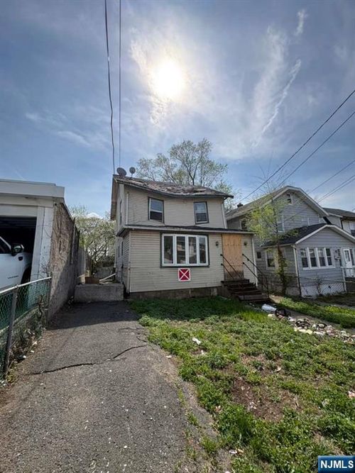 9 Herpers St, Irvington, NJ, 07111-3420 | Card Image