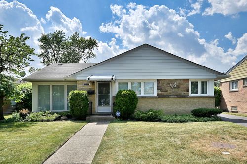 8532 N Olcott Ave, Niles, IL, 60714-2052 | Card Image