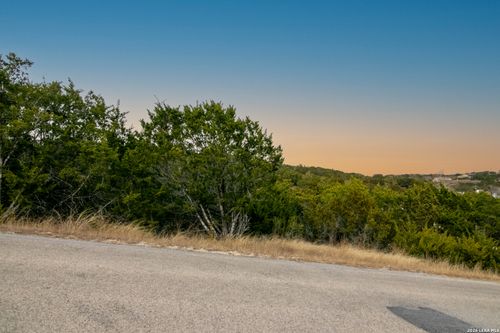 197 Nw Hills Dr, Kerrville, TX, 78028-8124 | Card Image