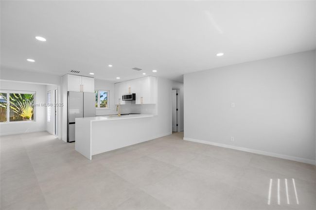 211 Sw 14 Th St, House other with 3 bedrooms, 2 bathrooms and null parking in Pompano Beach FL | Image 9