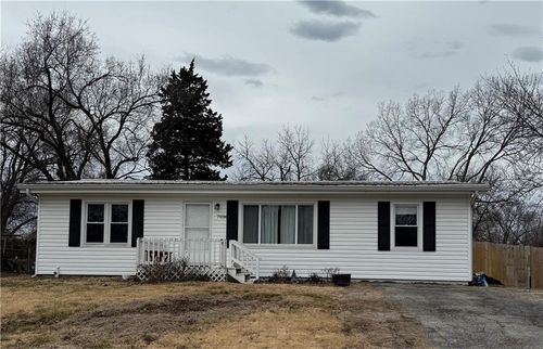 7036 Harrison St, Gladstone, MO, 64118-2748 | Card Image