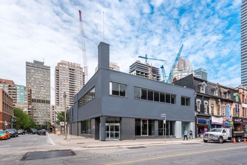 530 Yonge St, Toronto, ON, M4Y1Y8 | Card Image