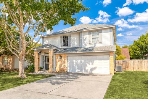 221 Sunshadow Dr, Lockhart, TX, 78644-4581 | Card Image