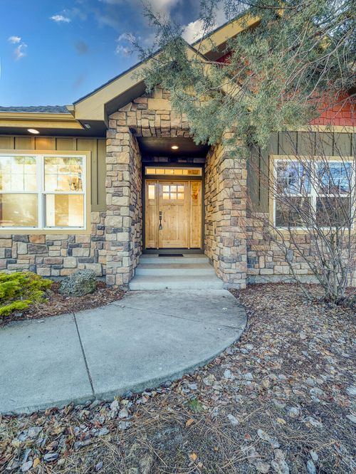 1140 Oregon Ash Cir, Klamath Falls, OR, 97601-8708 | Card Image