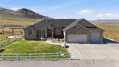 9317 N Sunset Dr, Thatcher, UT, 84337-9224 | Card Image