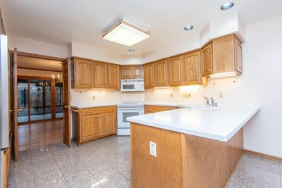 D - 345 N Elm Grove Road, Condo with 3 bedrooms, 2 bathrooms and null parking in Brookfield WI | Image 3