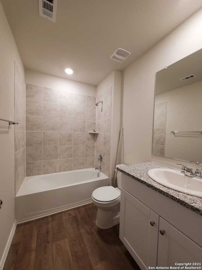 153 Middle Green Loop, House other with 3 bedrooms, 2 bathrooms and null parking in Floresville TX | Image 9