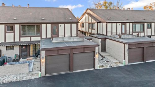 1049 Country Club Dr, Saint Clair Shores, MI, 48082-2942 | Card Image