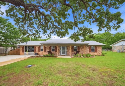 415 W Decherd St, Franklin, TX, 77856-3511 | Card Image