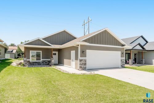1301 S Foss Ave, Sioux Falls, SD, 57110-8574 | Card Image