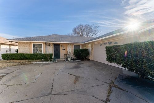 421 W Springdale Ln, Grand Prairie, TX, 75052-5120 | Card Image