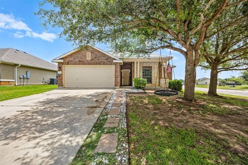 417 Bandara Woods Blvd, Elgin, TX, 78621-5897 | Card Image