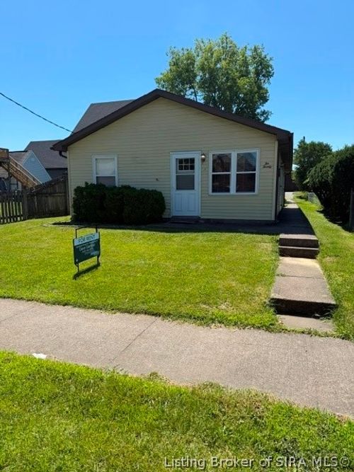 220 E Market Street, Jeffersonville, IN, 47130 | Card Image