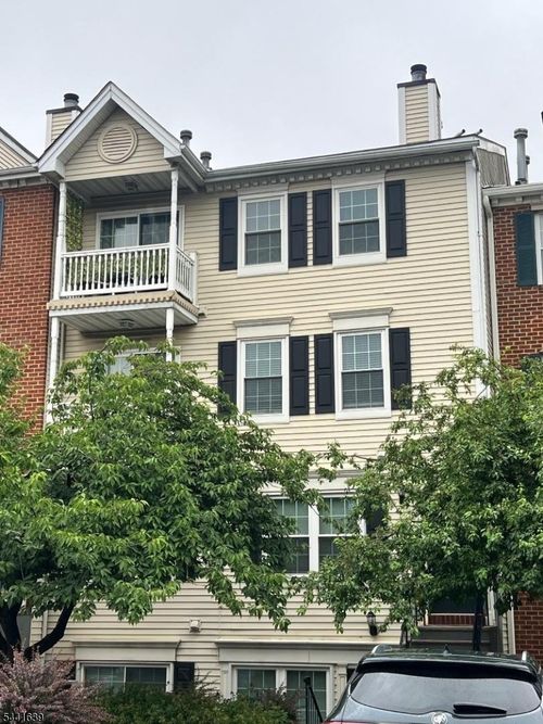 9 Seton Hall Dr, Newark, NJ, 07103-6007 | Card Image