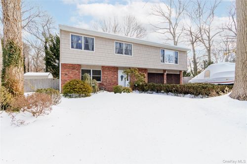 61 Pine Dr, Nesconset, NY, 11767-2706 | Card Image