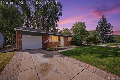 41231 Memphis Dr, Sterling Heights, MI, 48313-3354 | Card Image