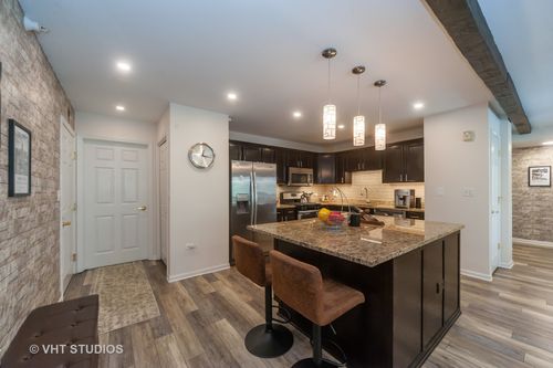 unit-202-1649 Ashland Ave, Des Plaines, IL, 60016-7732 | Card Image