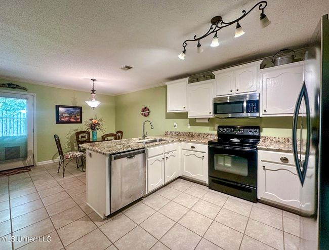 Kitchen | Image 8