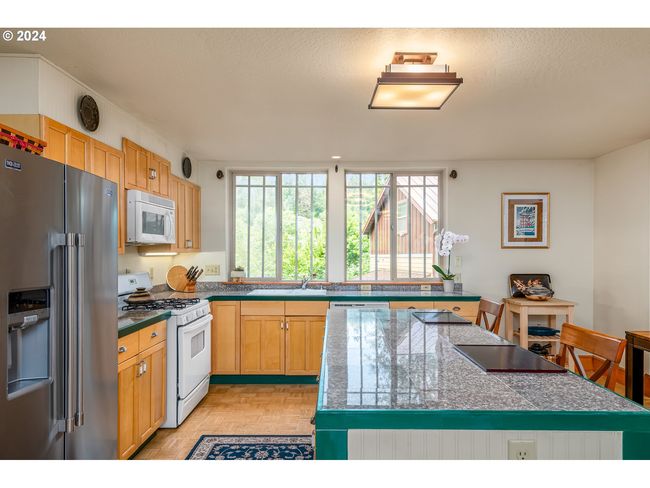 1650 Leatherwood Dr, House other with 3 bedrooms, 3 bathrooms and 1 parking in Eugene OR | Image 9