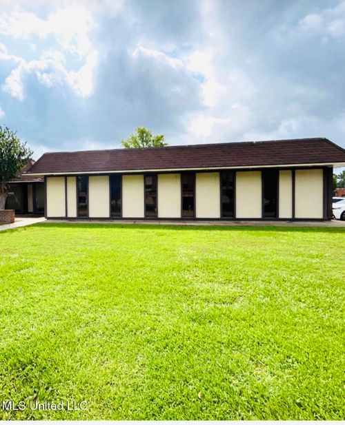 212 Marion Ave, McComb, MS, 39648-2706 | Card Image