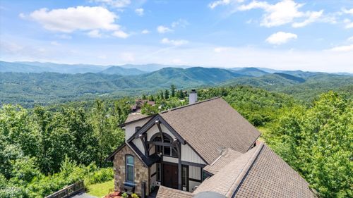 3301 Summit Trails Dr, Sevierville, TN, 37862-7898 | Card Image