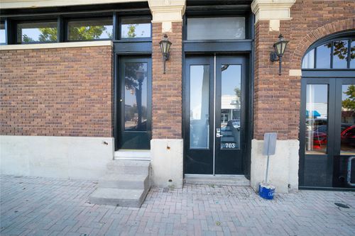 201-703 W Magnolia Ave, Fort Worth, TX, 76104-4600 | Card Image