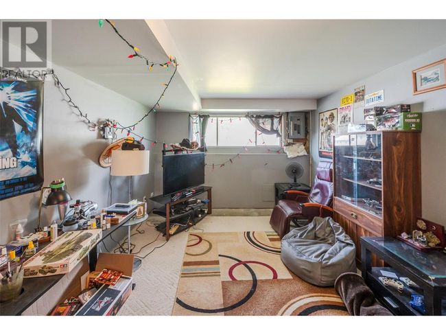 1486 Naish Dr, Home with 7 bedrooms, 4 bathrooms and 4 parking in Penticton BC | Image 12