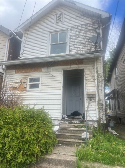 311 Reynolds St, New Castle, PA, 16101-4746 | Card Image