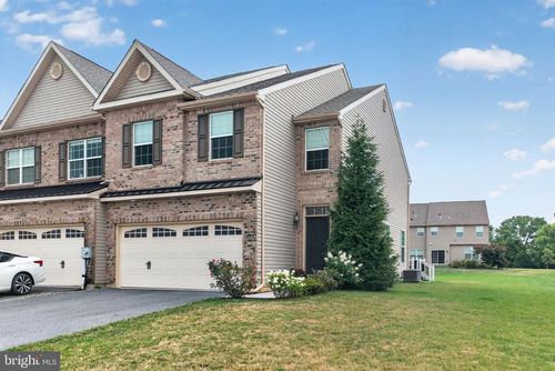 1497 Caspian St, Allentown, PA, 18104-8280 | Card Image
