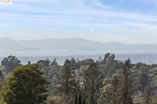 93 Thousand Oaks St, Oakland, CA, 94605-4619 | Card Image